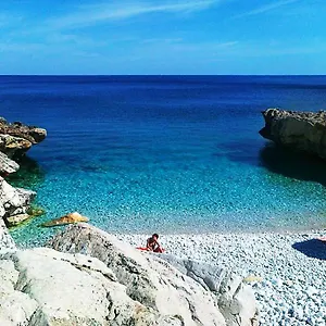 Casa vacanze Bar Gelateria La Giara, Castelluzzo