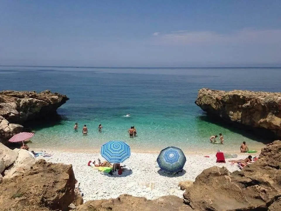 Bed and Breakfast L'isola del sole Castelluzzo 3*,  Italia